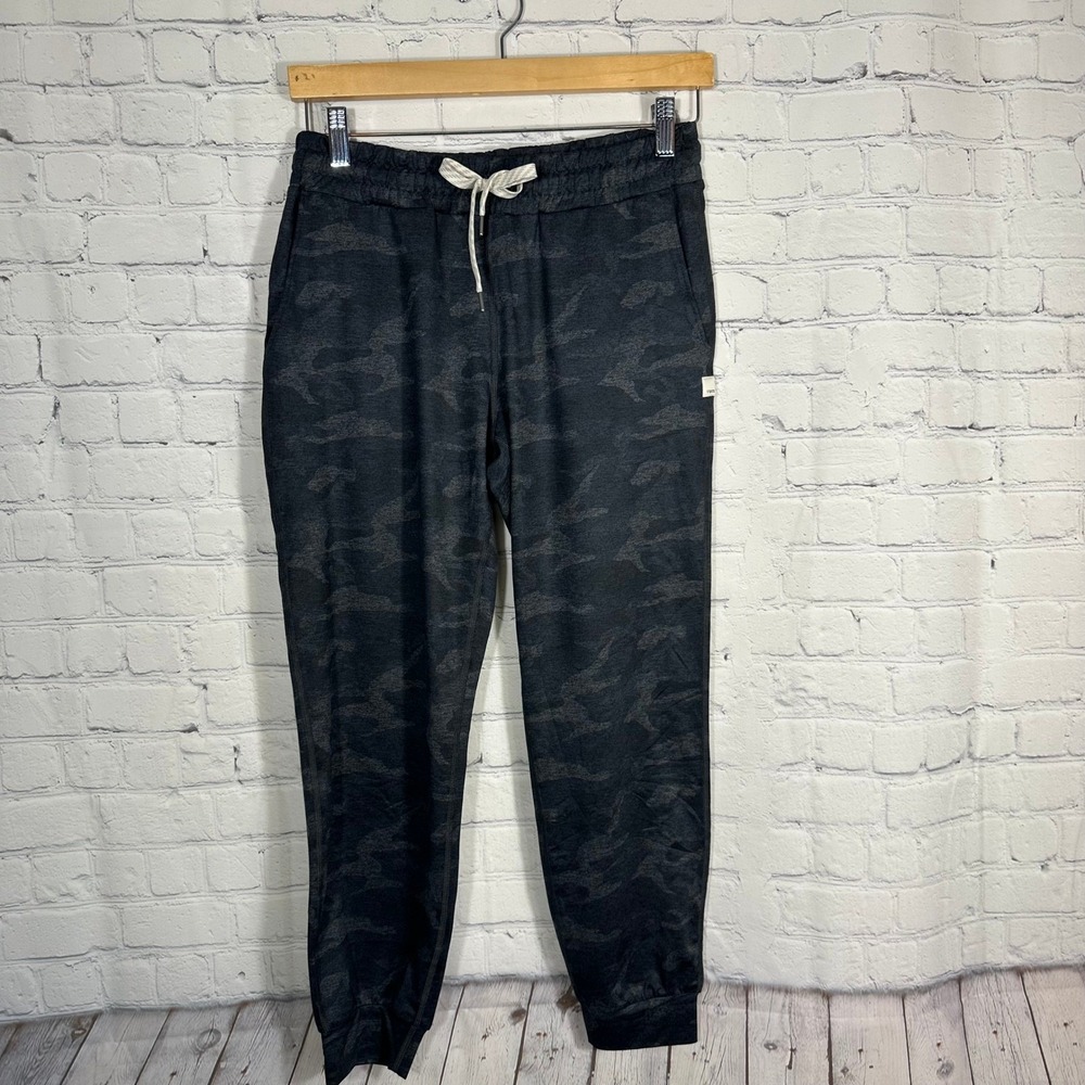 Vuori Women’s Dark Gray Camo Joggers